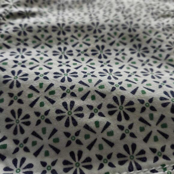 SO Heritage Women 7 Moroccan Print White Navy Green Cuffed Chino Short Shorts - Picture 7 of 7